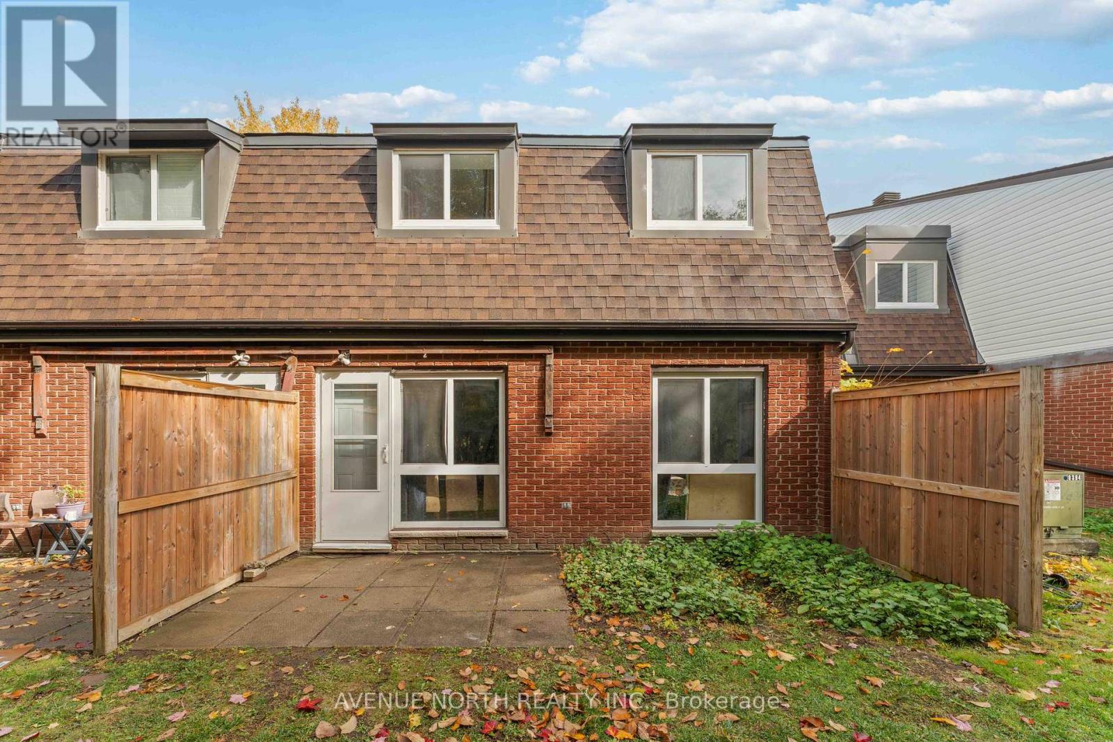 11 Unit 2080 Ogilvie Rd #k, Ottawa, ON K1J 7N8