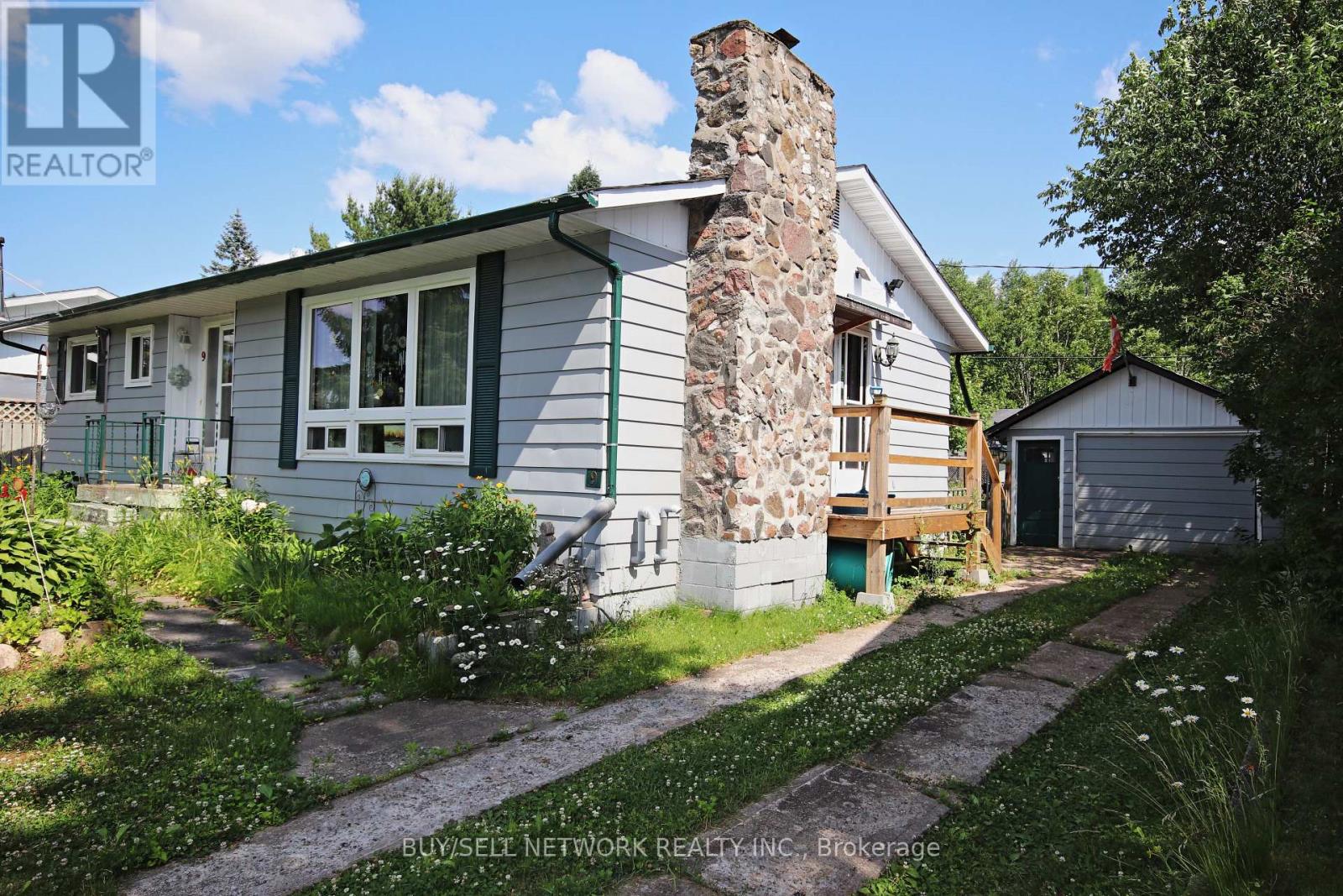 9 Hemlock St, Highlands East, ON K0L 1M0