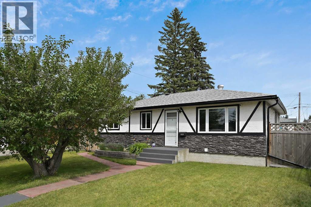 77 Street Nw Unit 3924, Calgary, AB T3B 2N5