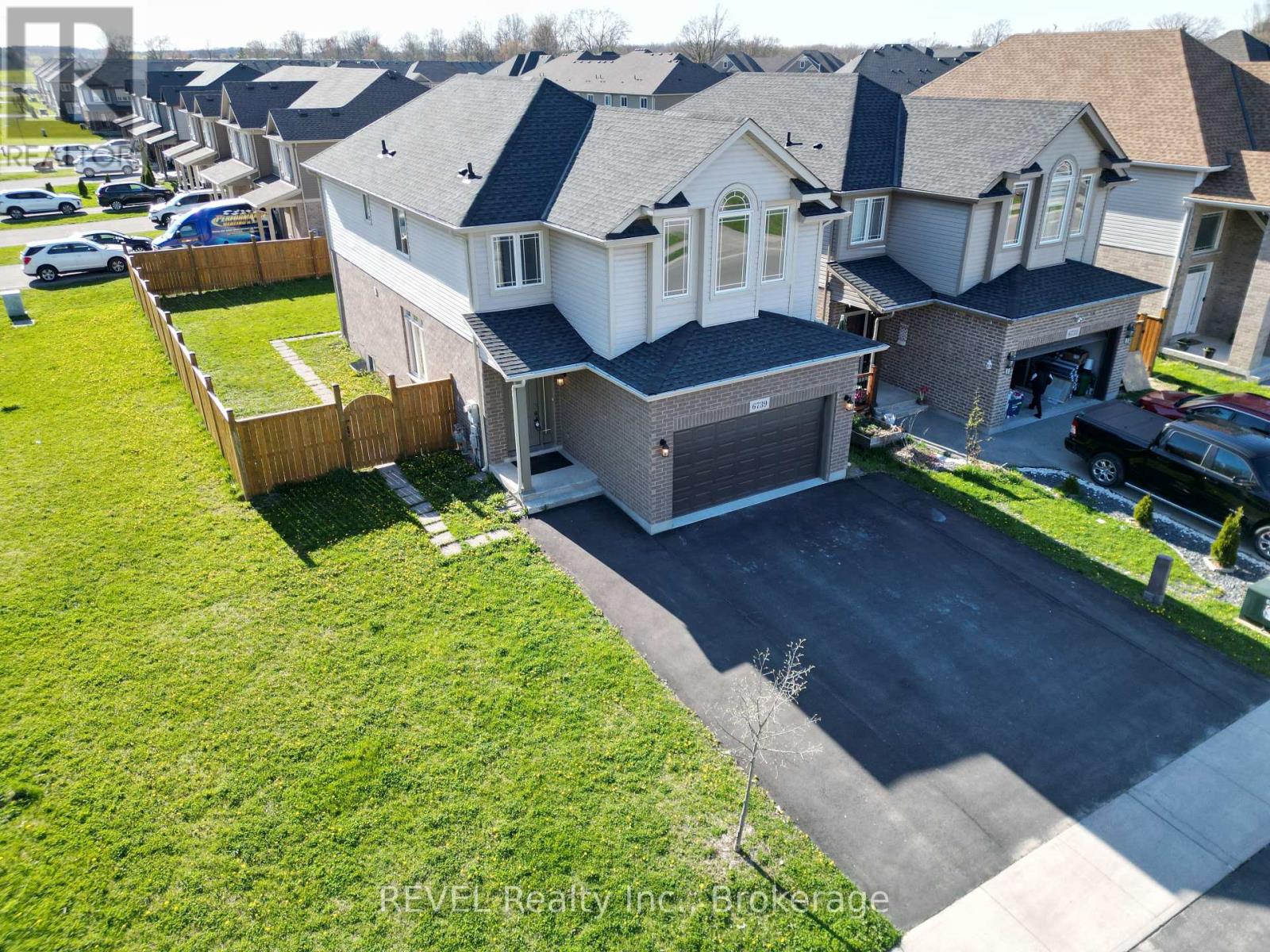 6739 Sam Iorfida Dr, Niagara Falls, ON L2G 0H6