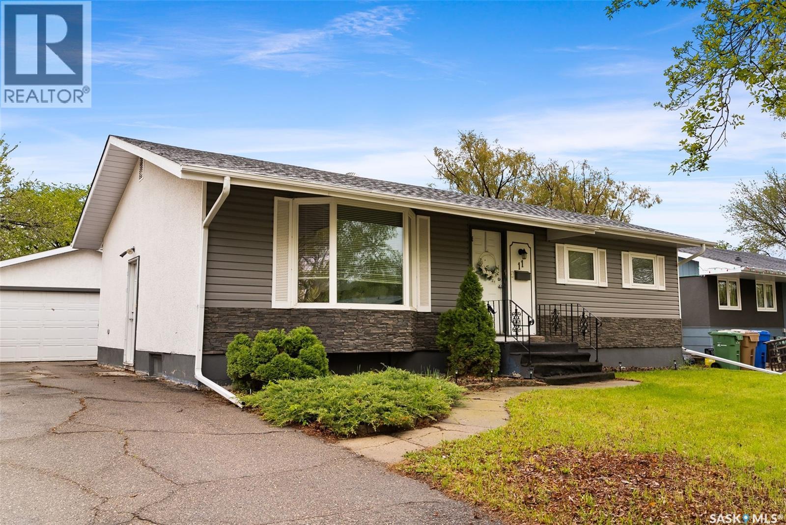 11 Kangles St, Regina, SK S4N 4M9