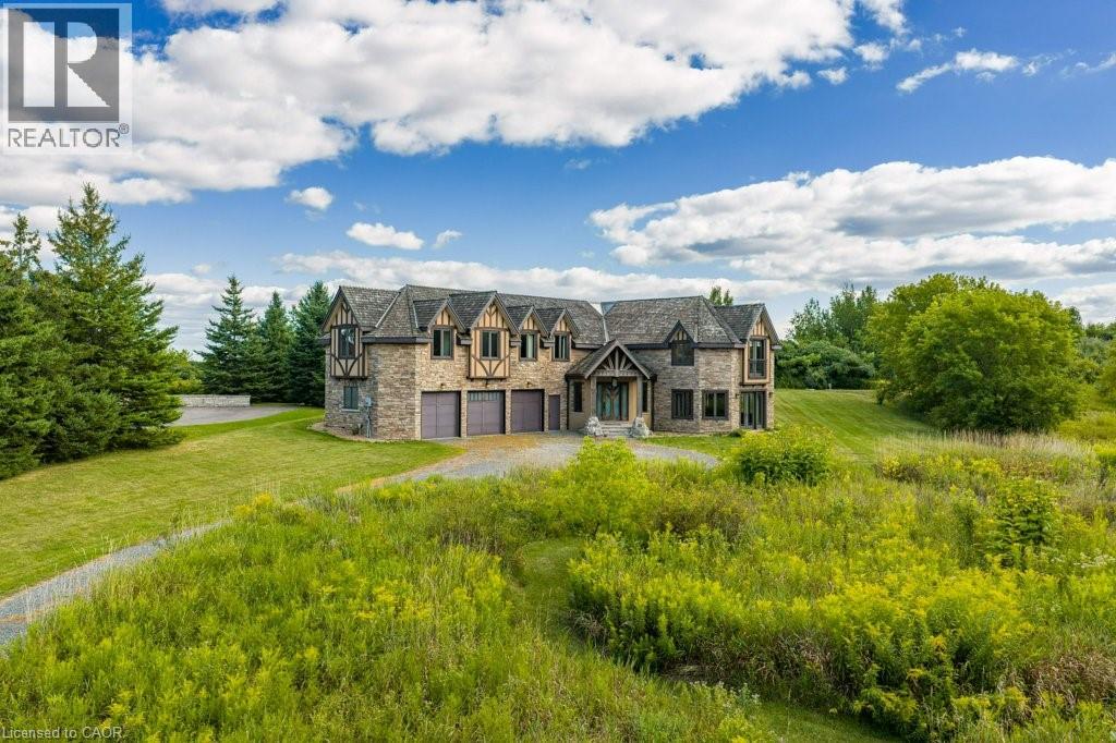 76 Oak Ave, Dundas, ON L9H 7P6