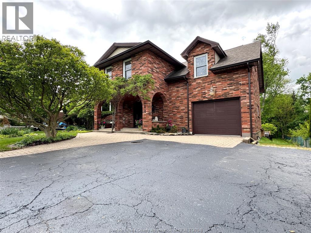 122 Augustine Dr, Kingsville, ON N9W 1C5