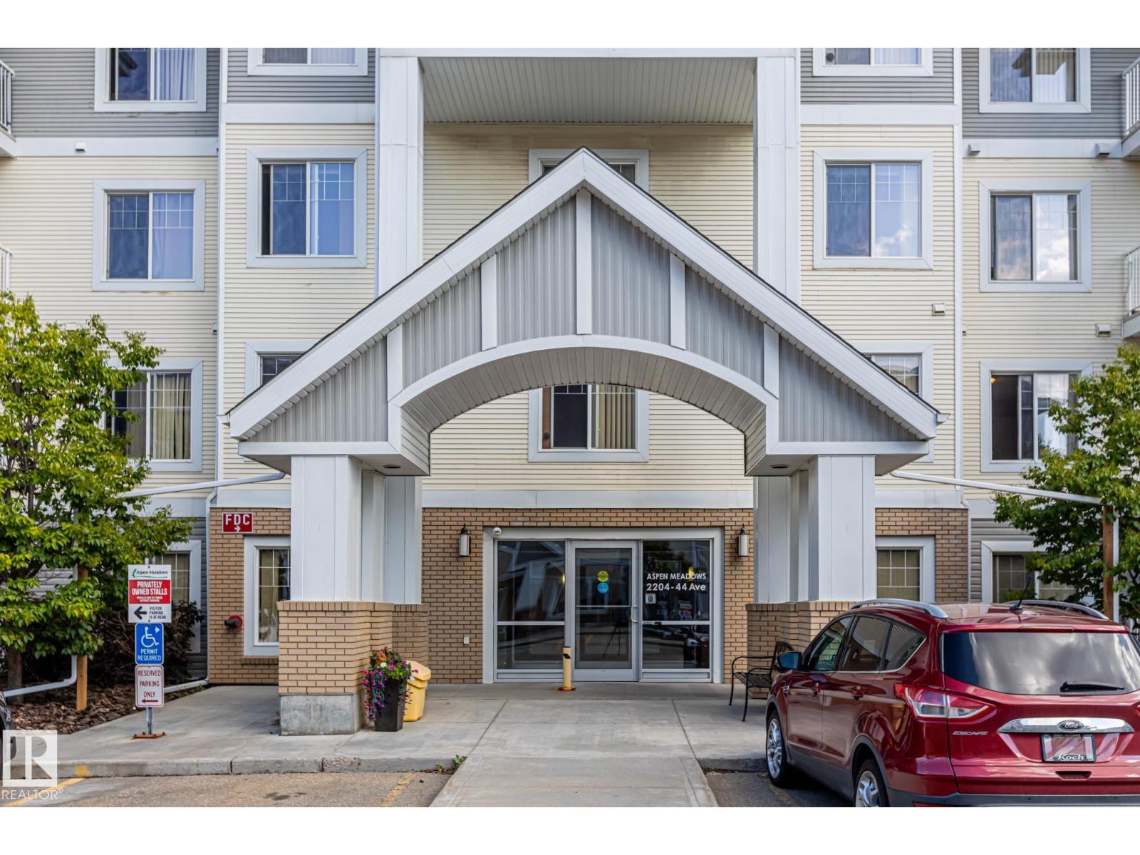 2204 44 Avenue Northwest #208, Edmonton, AB T6T 0G5
