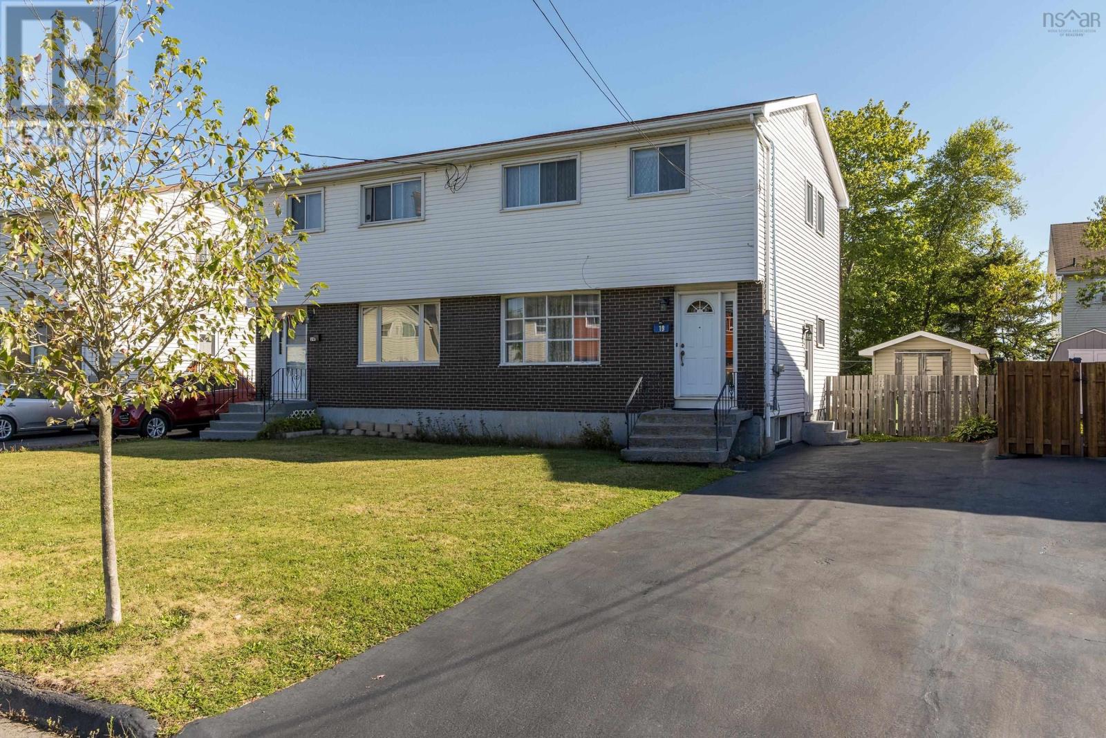 19 Marilyn Dr, Dartmouth, NS B2Y 3X8