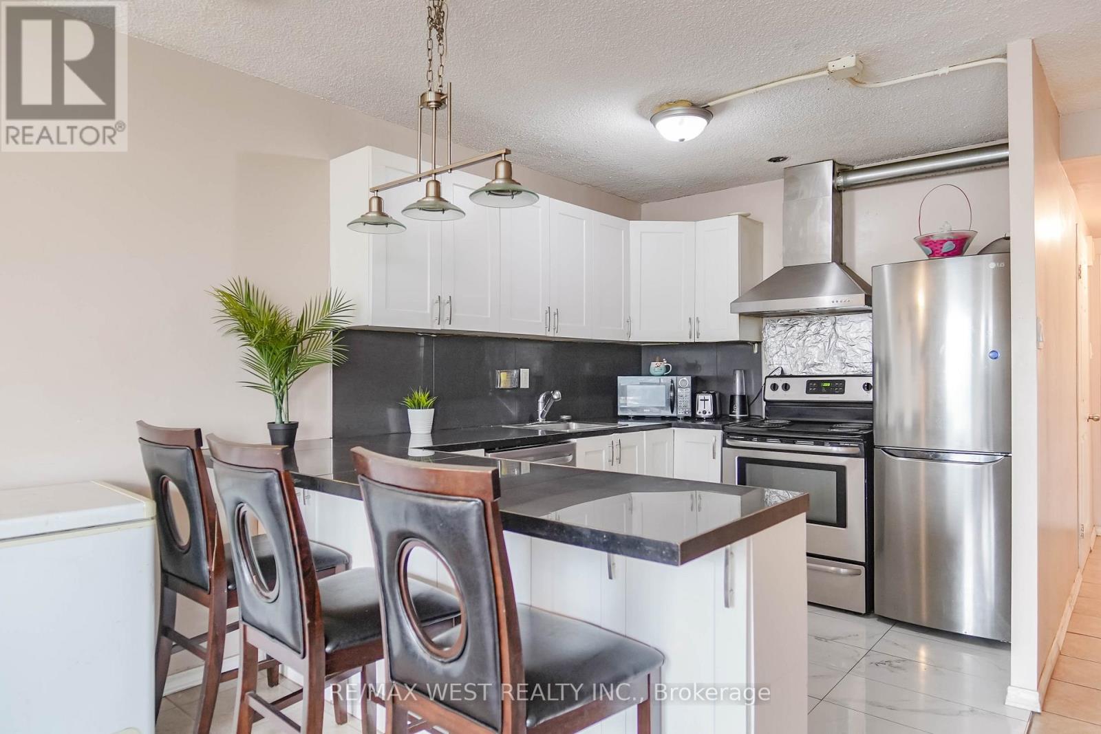 408 40 Panorama Ct, Toronto, ON M9V 4M1