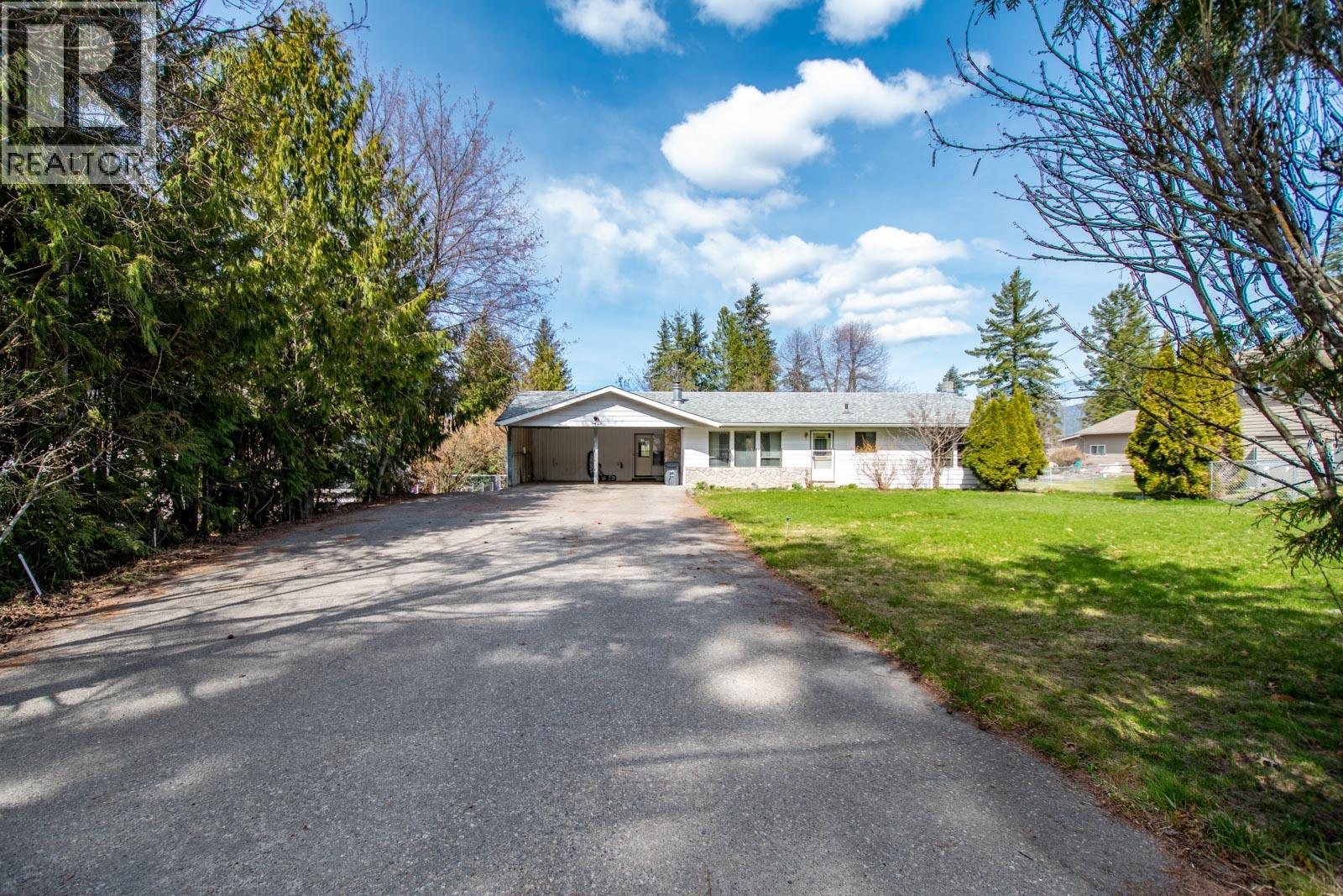 3402 Lockhart Dr, Spallumcheen, BC V4Y 0S8