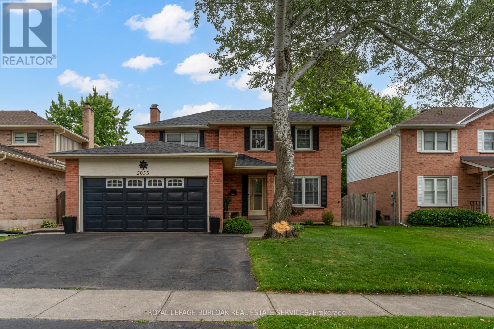 2055 Hunters Wood Dr, Burlington, ON L7M 2T9