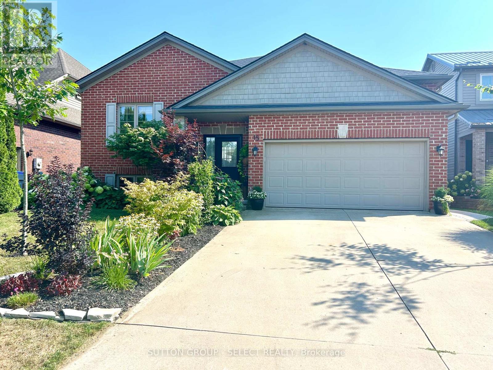 15 Hamilton St, North Middlesex, ON N0M 1A0