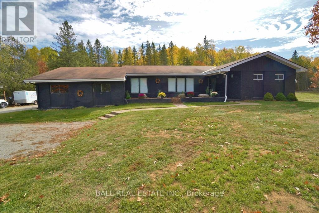 20 Musclowgreenview Rd, Hastings Highlands, ON K0L 1C0
