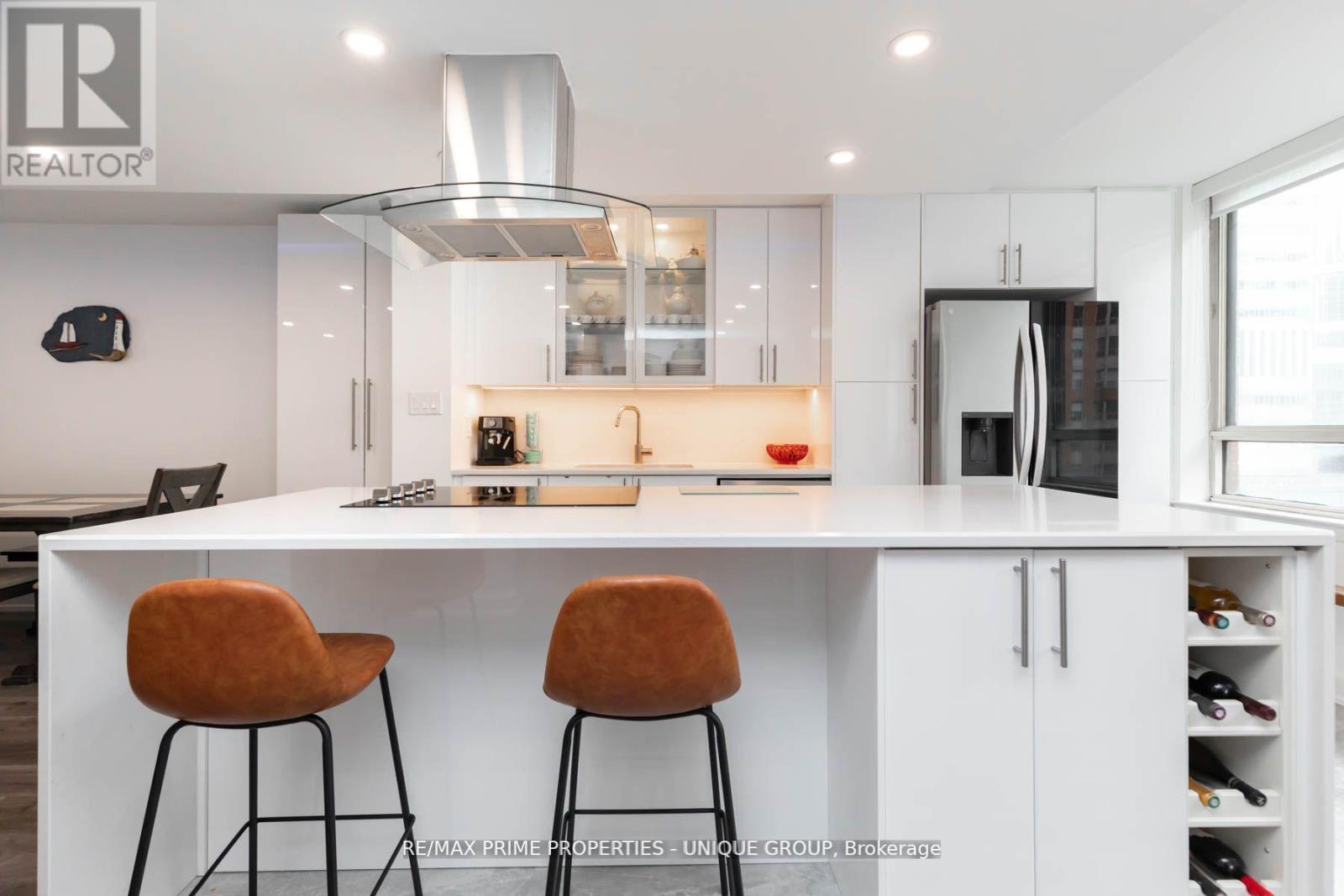 903 633 Bay St, Toronto, ON M5G 2G4