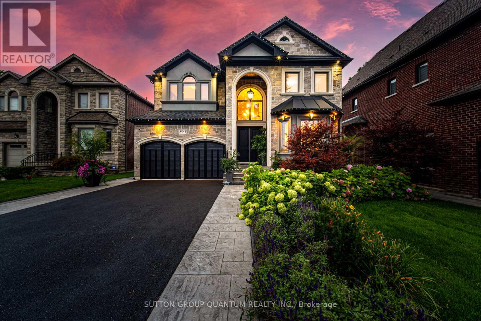 2563 Cliff Rd, Mississauga, ON L5A 2P5