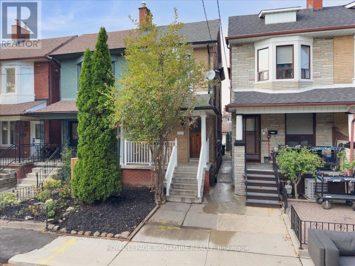 42 Manchester Ave, Toronto, ON M6G 1V3