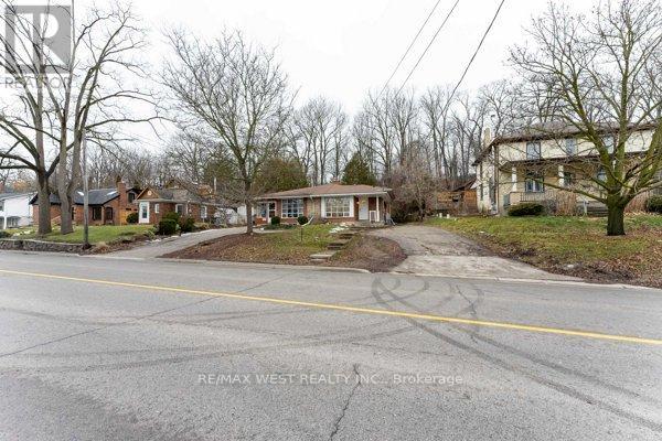 368 Fountain St S, Cambridge, ON N3H 1J3