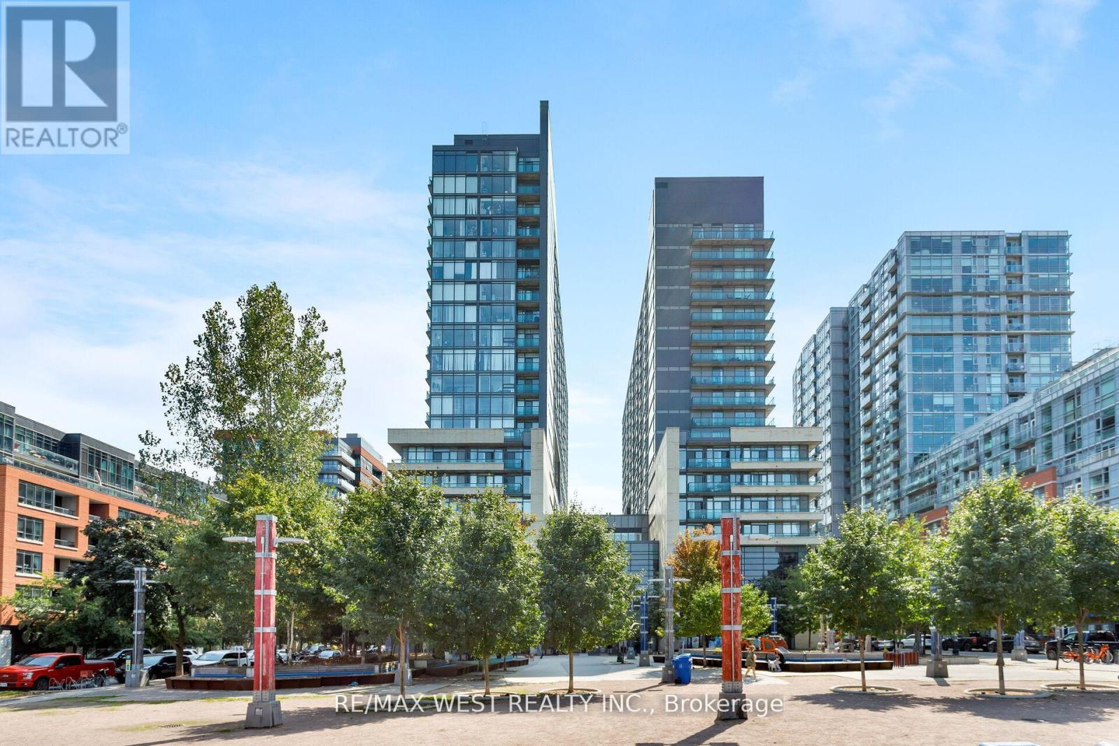 1621 Unit 36 Lisgar St #e, Toronto, ON M6J 0C7