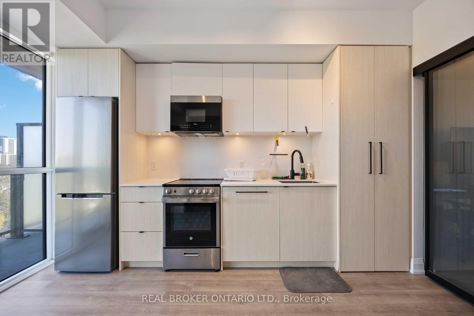 705 2369 Danforth Ave, Toronto, ON M4C 0B1