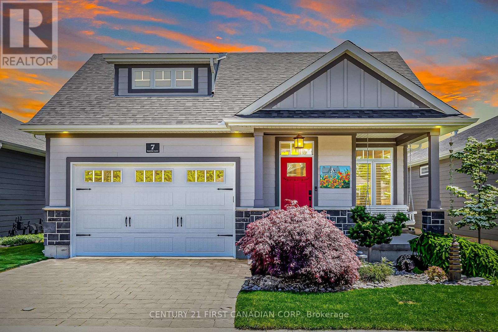 7 Sunrise Ln, Lambton Shores, ON N0M 1T0