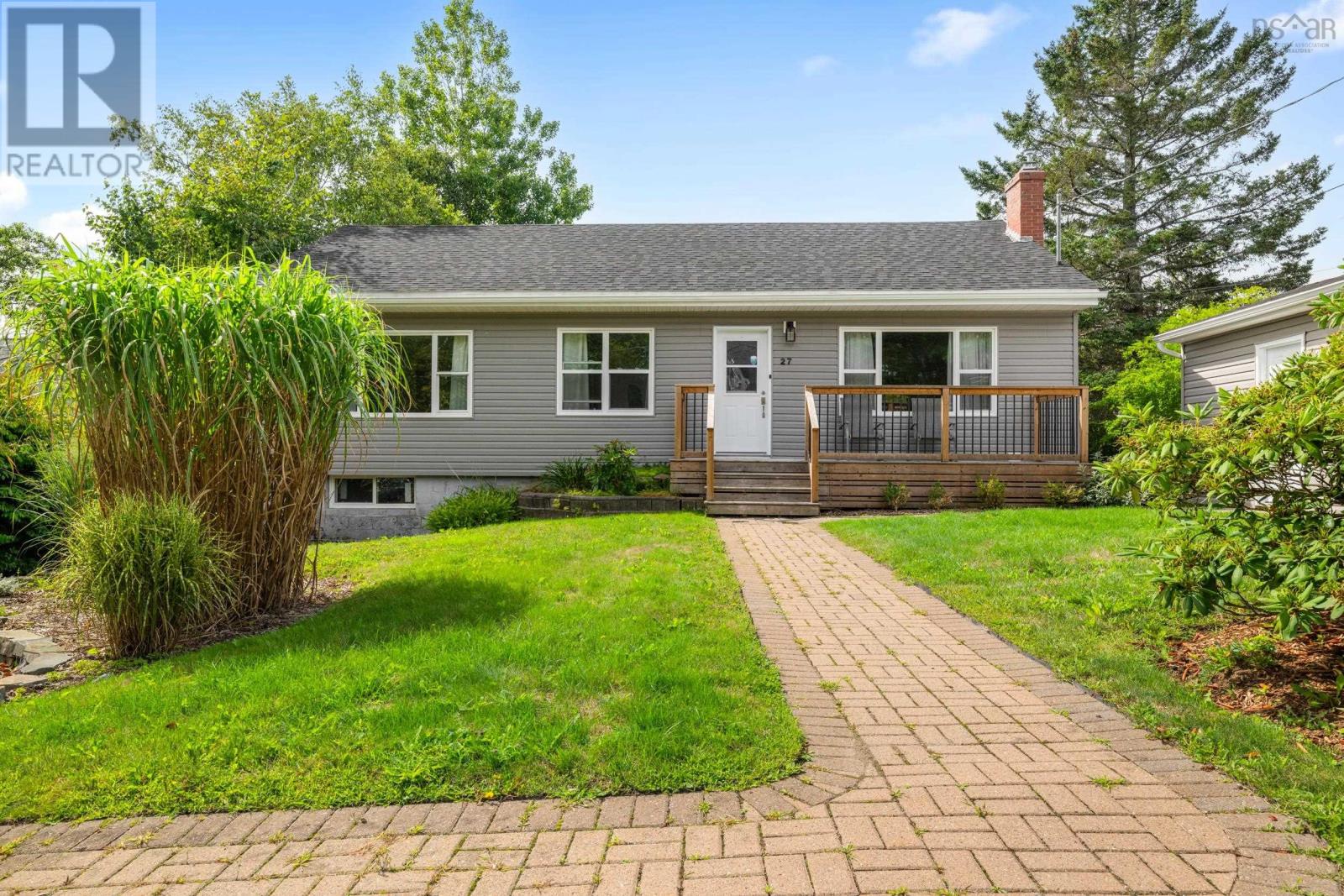 27 Fleming Dr, Halifax, NS B3P 1A8