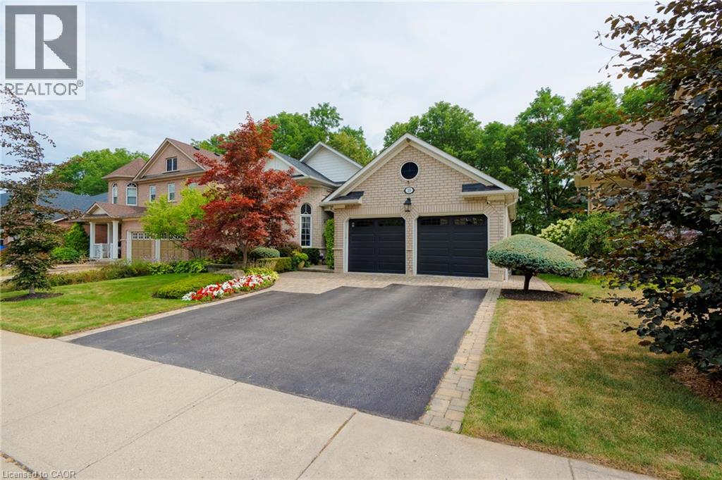 19 Brydale Ct, Hamilton, ON L9H 7R9