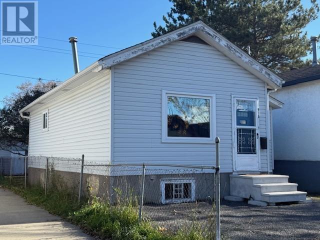 918 Alberta St, Thunder Bay, ON P7C 3E9