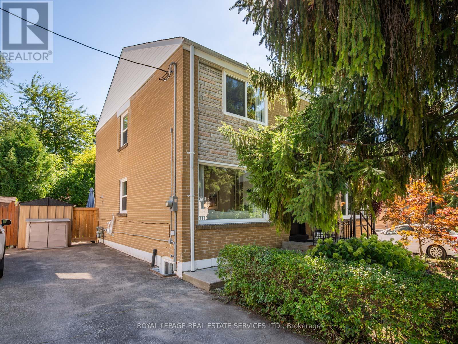 61 Skylark Rd, Toronto, ON M6S 4M5