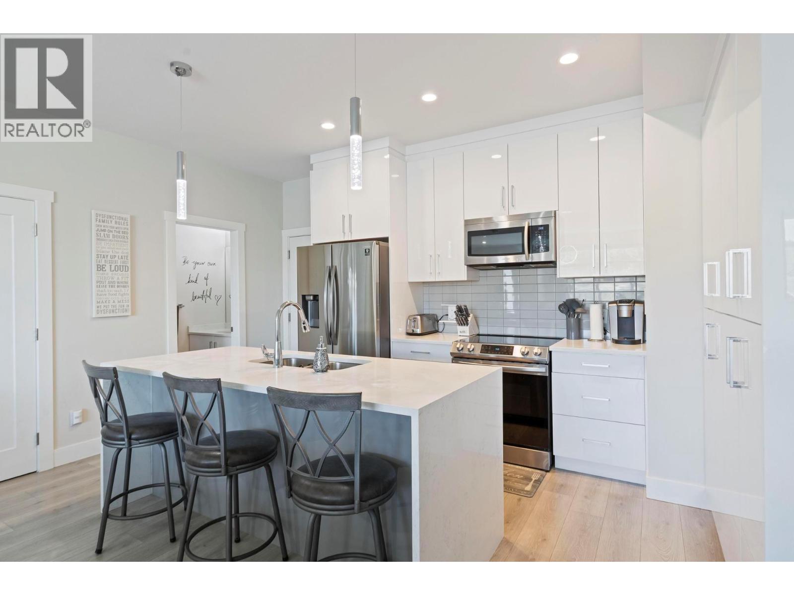 115 Wyndham Crescent Unit 6, Kelowna, BC V1V 2E8