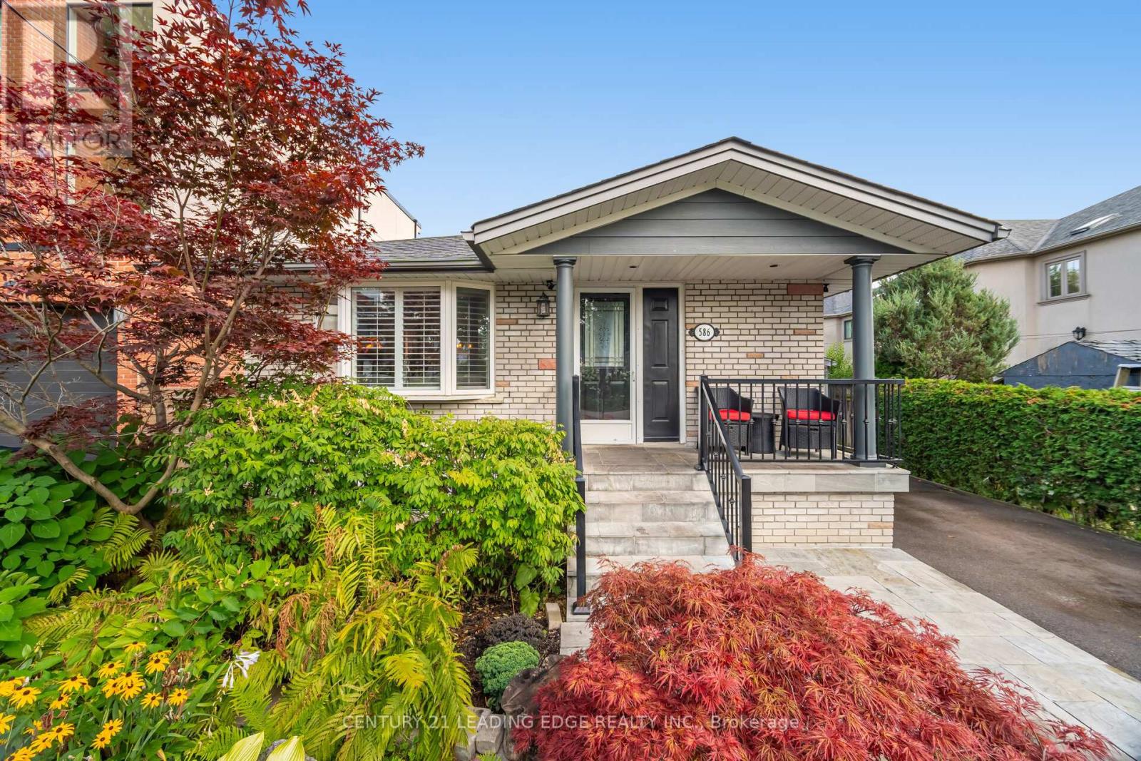 586 Curzon Ave, Mississauga, ON L5G 1P9