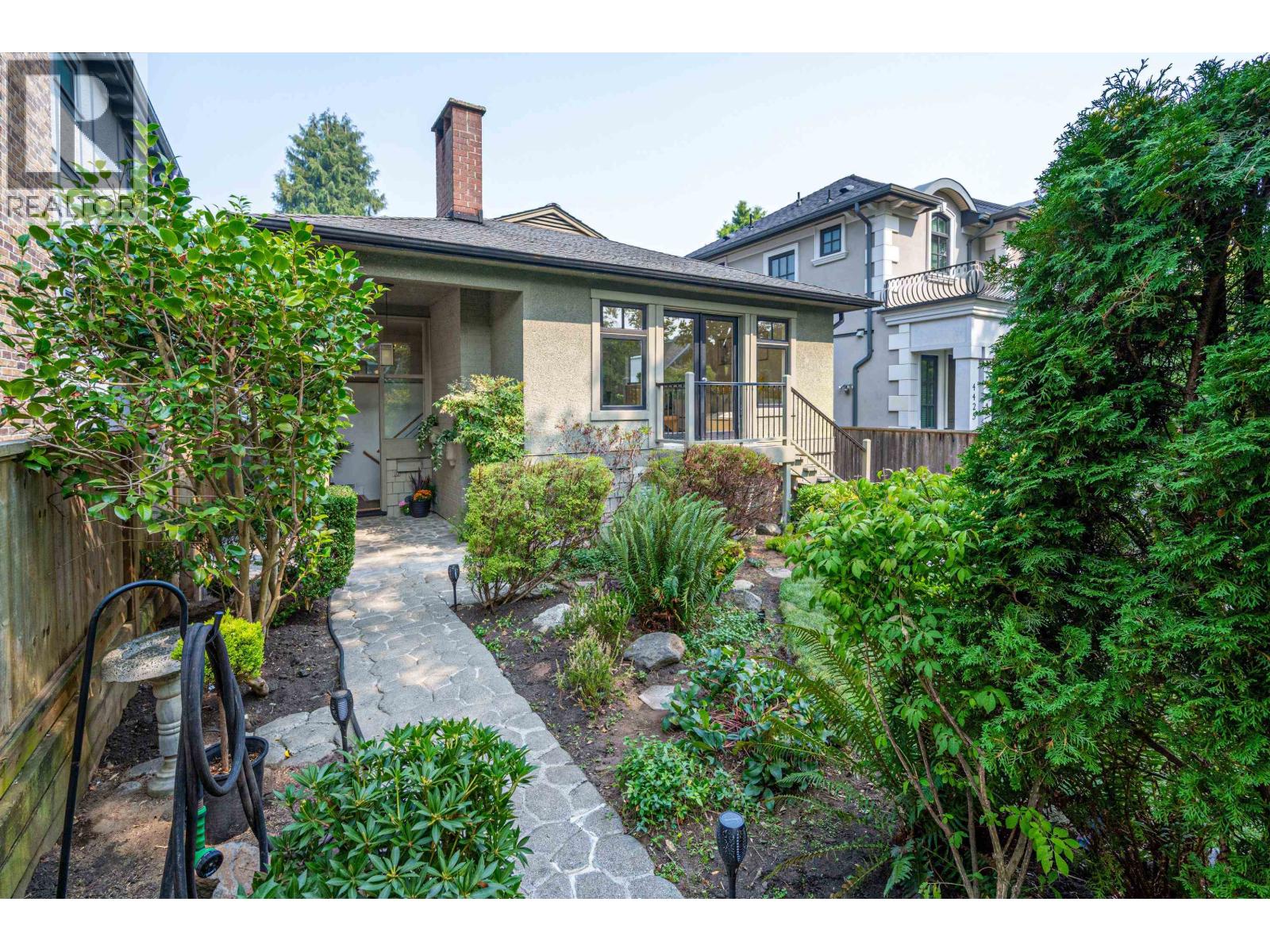 4427 W 7th Ave, Vancouver, BC V6R 1X1