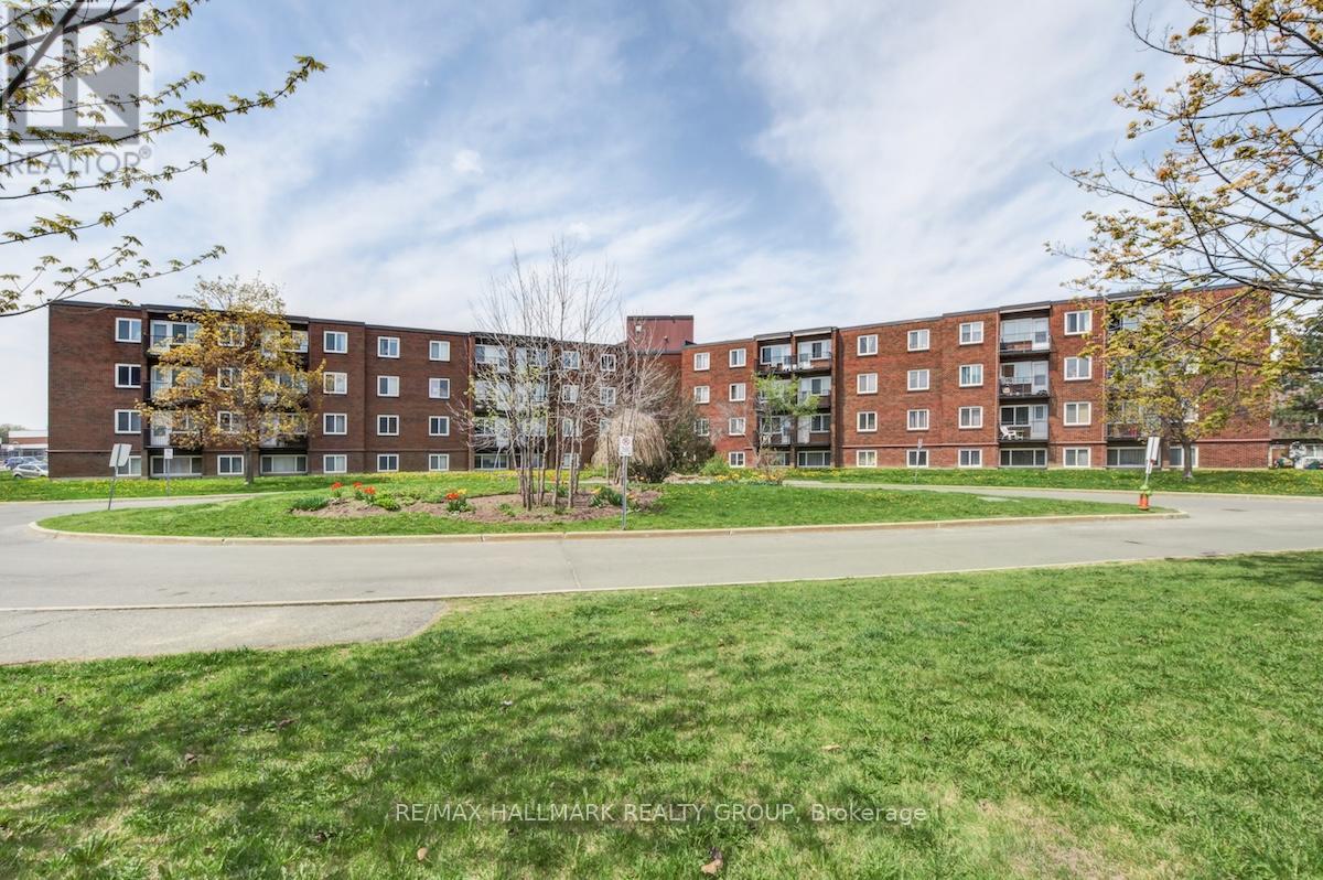 401 Unit 2041 Arrowsmith Dr #c, Ottawa, ON K1J 7V7