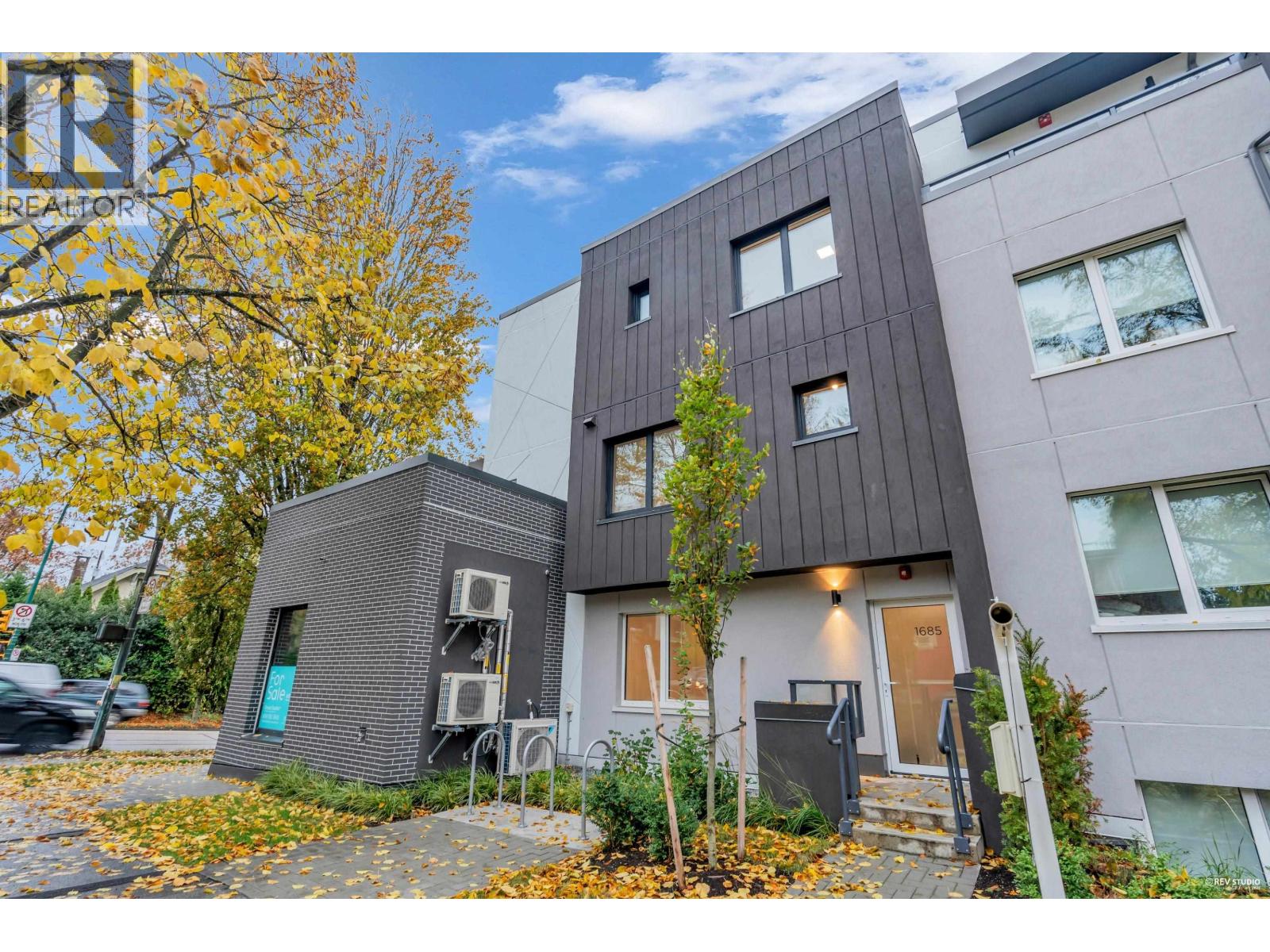 1685 Lakewood Dr, Vancouver, BC V5N 1B6