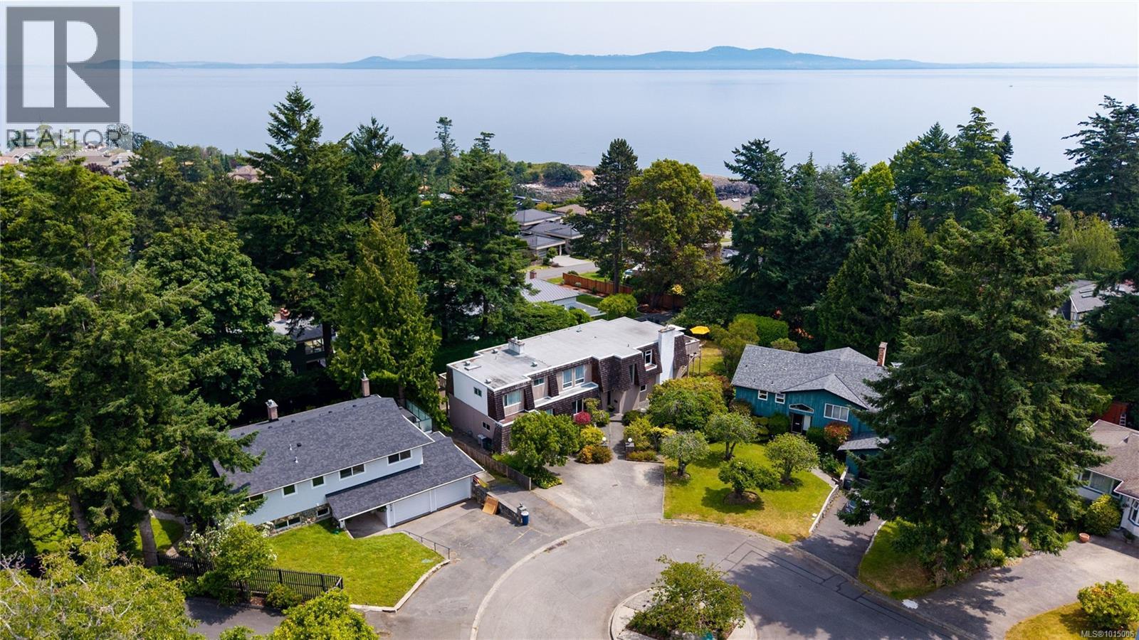2059 Saltair Pl, Saanich, BC V8N 4S4