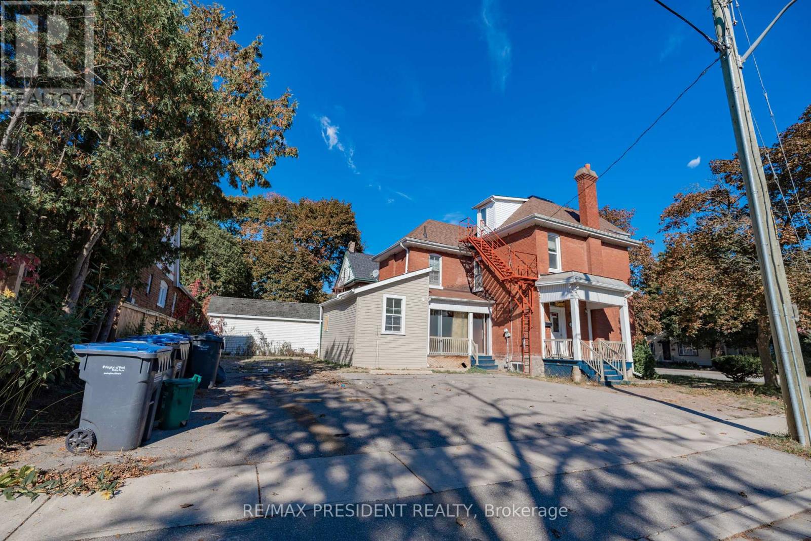 2 David St, Brampton, ON L6X 1J1
