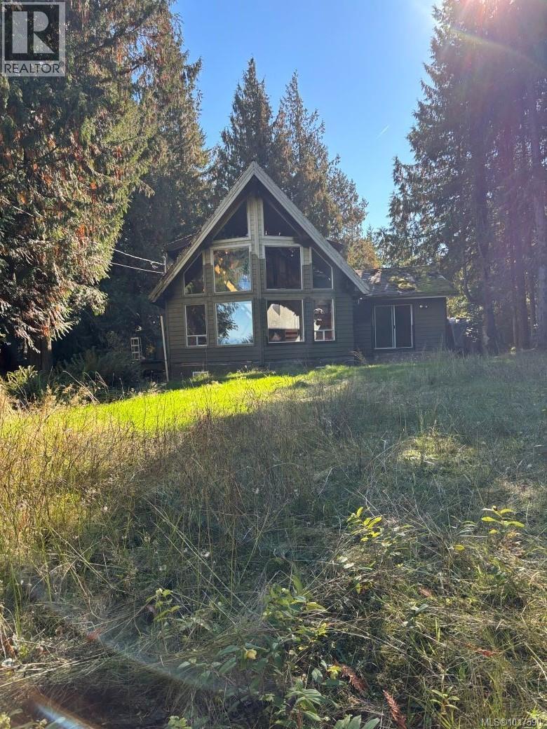 720 Spider Lake Rd, Qualicum Beach, BC V9K 2L7