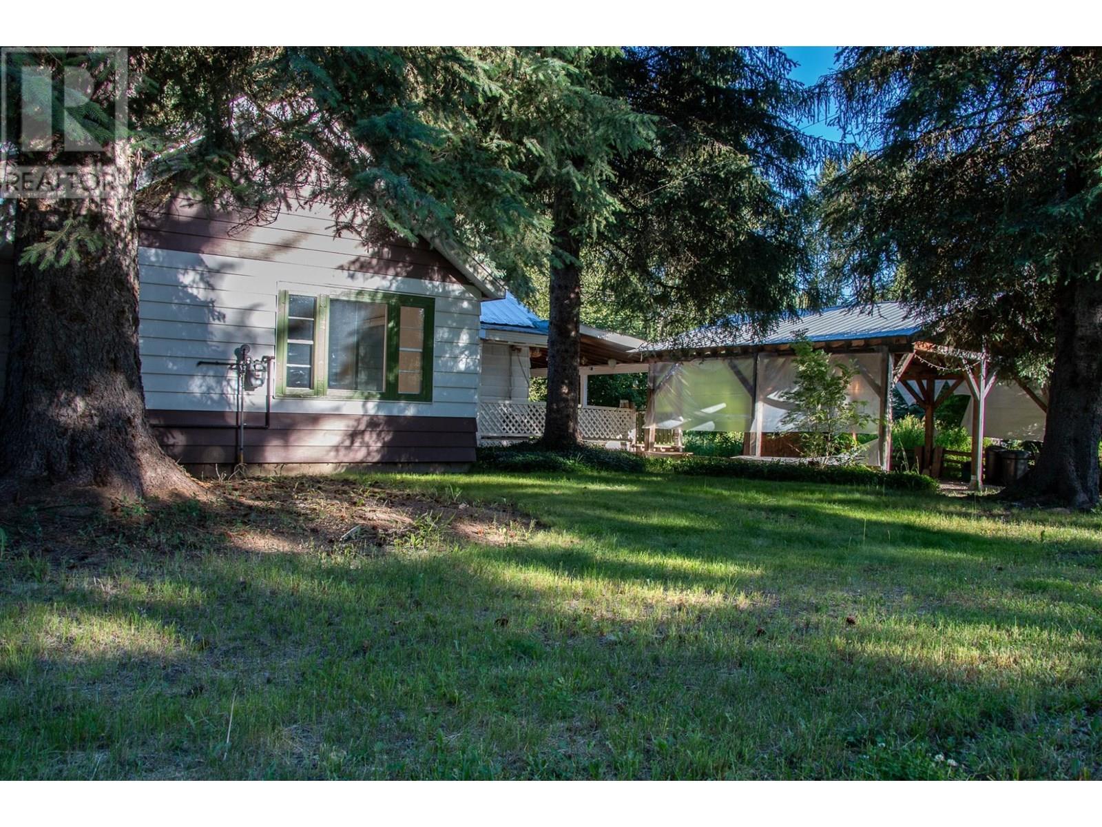 223 Riverside Ave, Salmo, BC V0G 1Z0