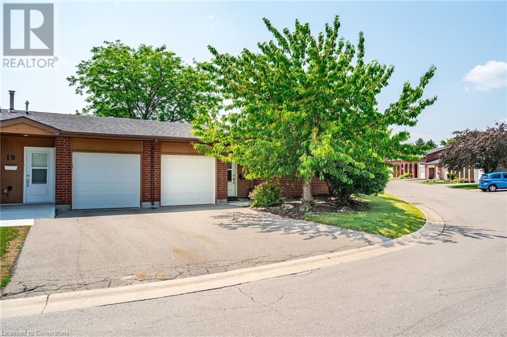 1 Archdeacon Clark Trl, Hamilton, ON L9B 2M2