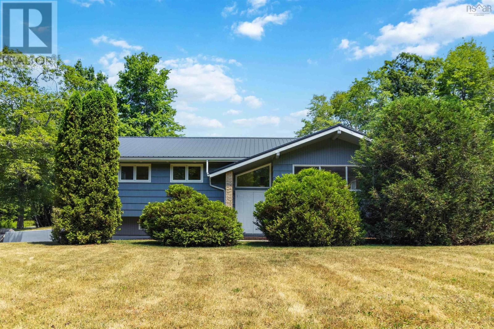 12 Judy Ave, Lunenburg, NS B0R 1E0