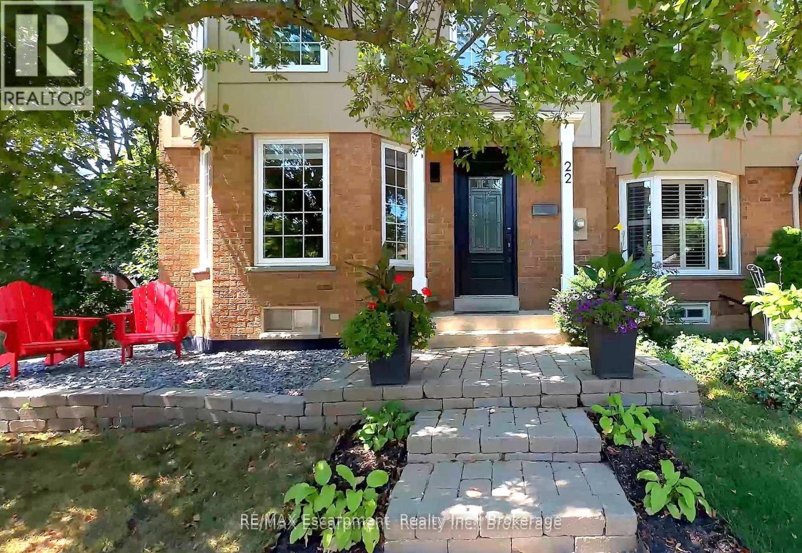22 Waterford Cres, Hamilton, ON L8E 4Z9