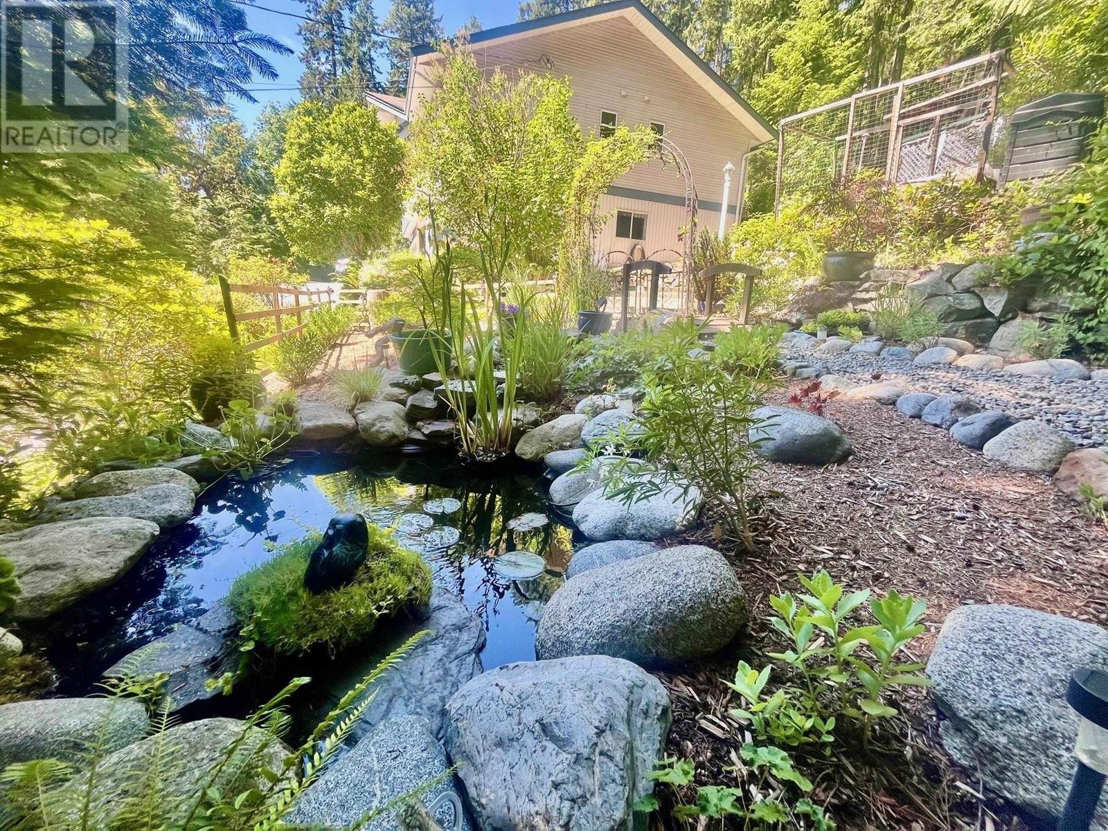 5549 Sans Souci Rd, Halfmoon Bay, BC V7Z 1B6