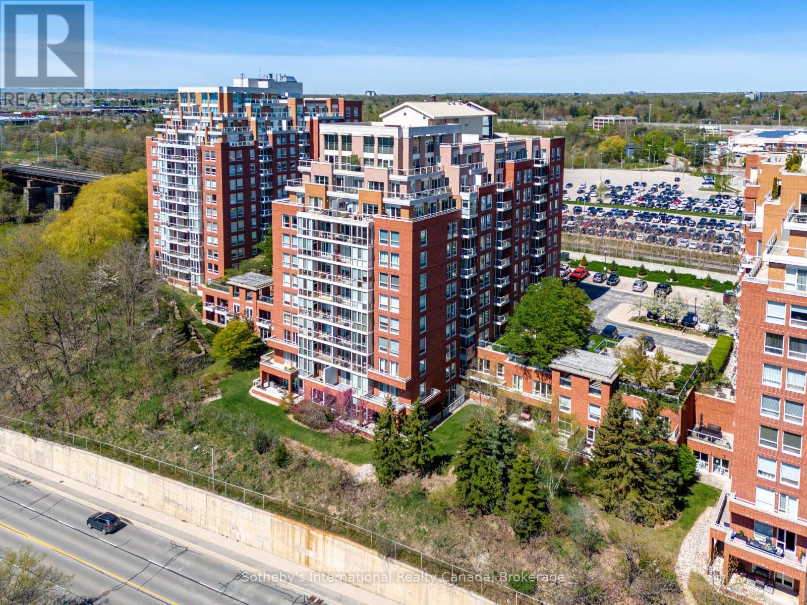 105 50 Old Mill Rd, Oakville, ON L6J 7W1