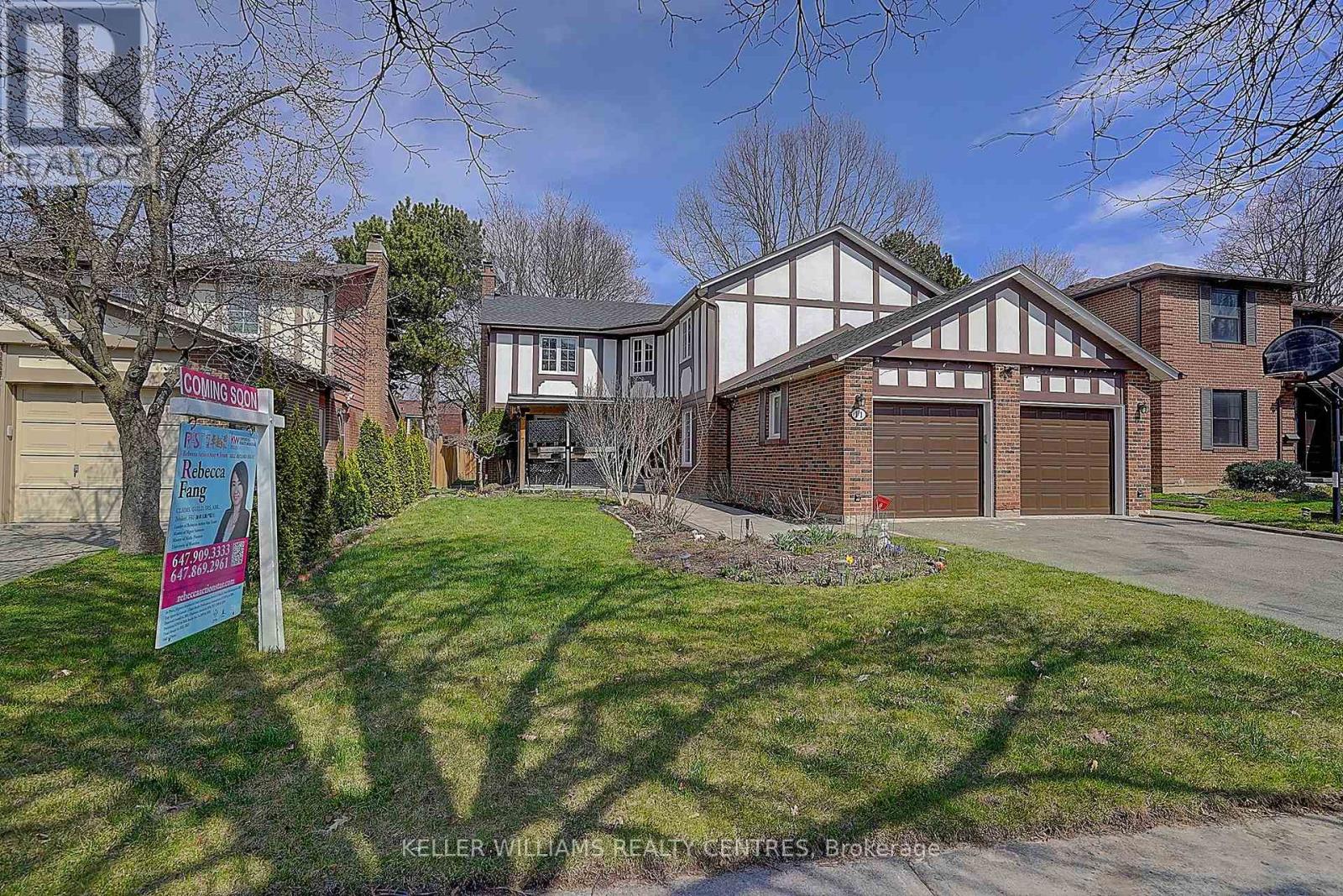 11 Elkpath Ave, Toronto, ON M2L 2V9