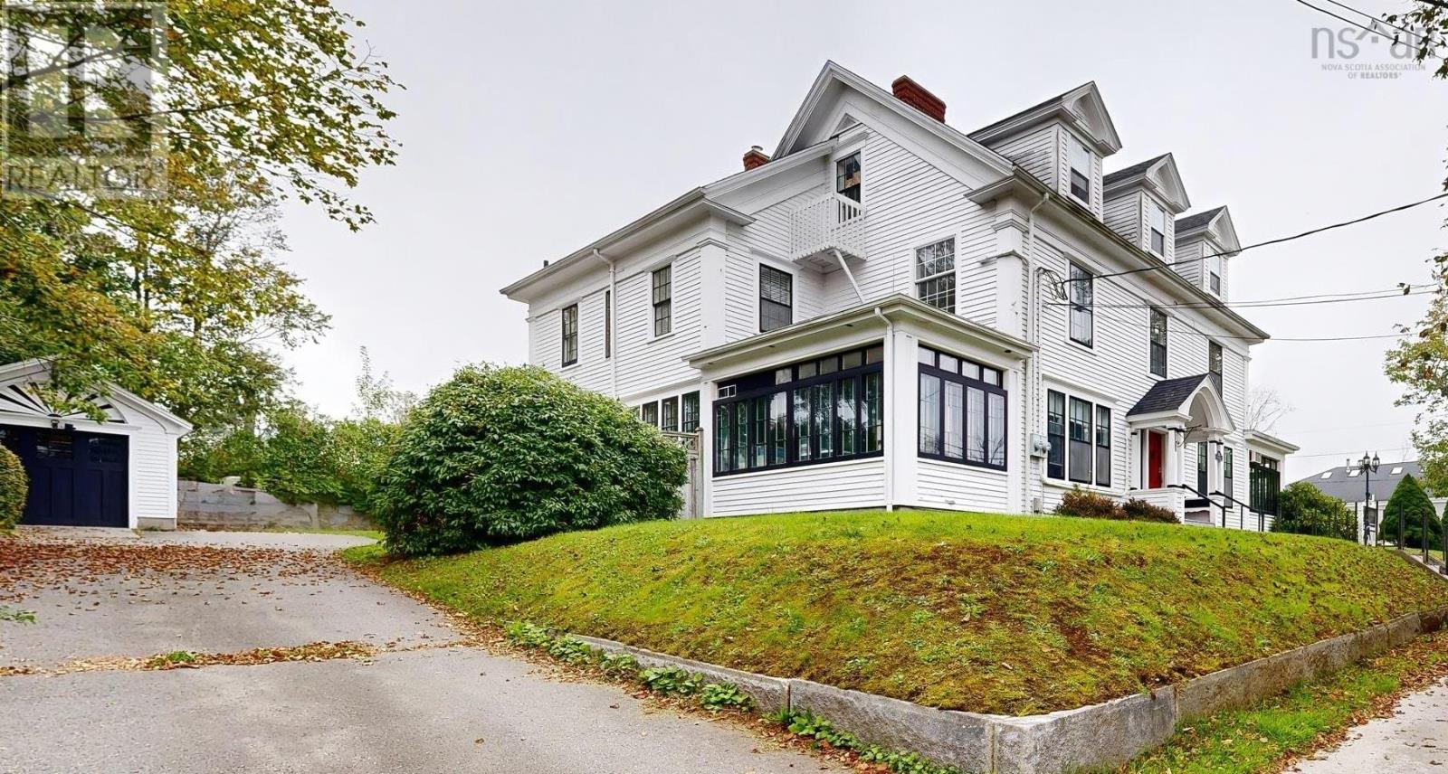 130 Water St, Shelburne, NS B0T 1W0