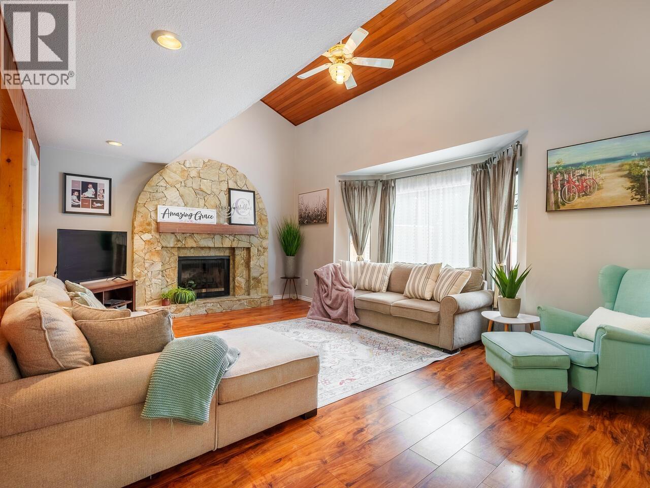 1042 Victoria Dr, Port Coquitlam, BC V3B 2T9