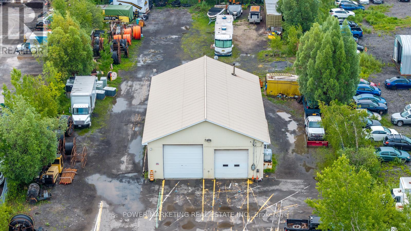 140 Indcum Rd, Ottawa, ON K4B 1T8