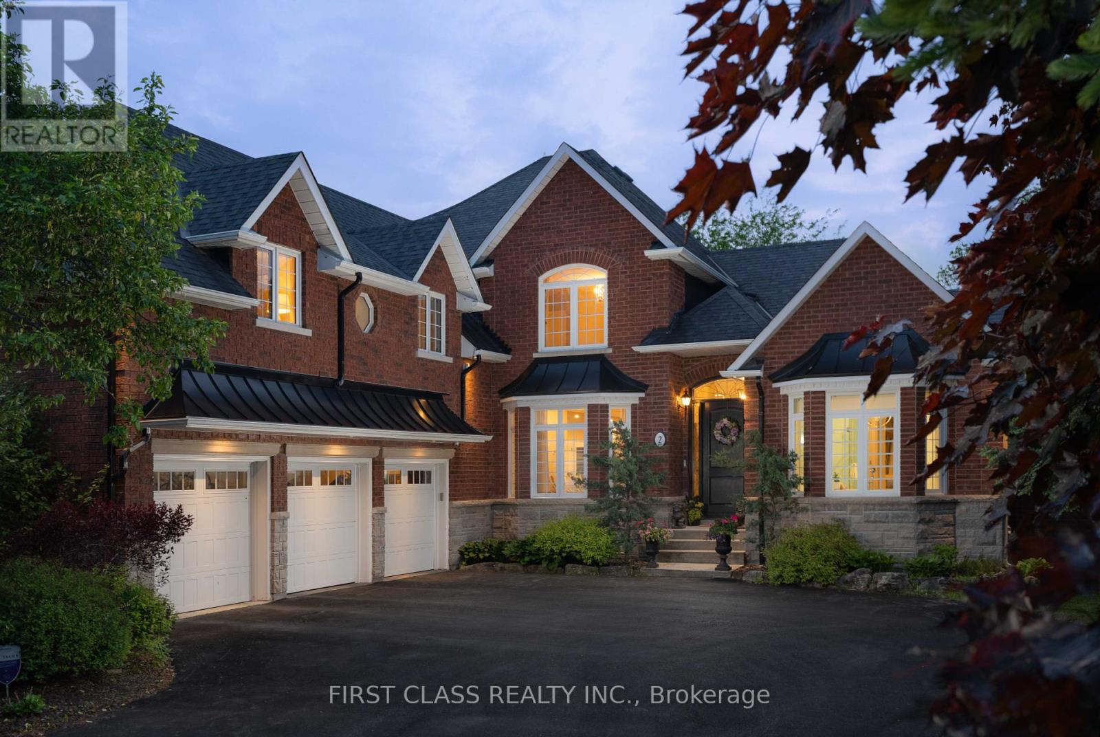 2 Vanvalley Dr, Whitchurch-Stouffville, ON L4A 2E1