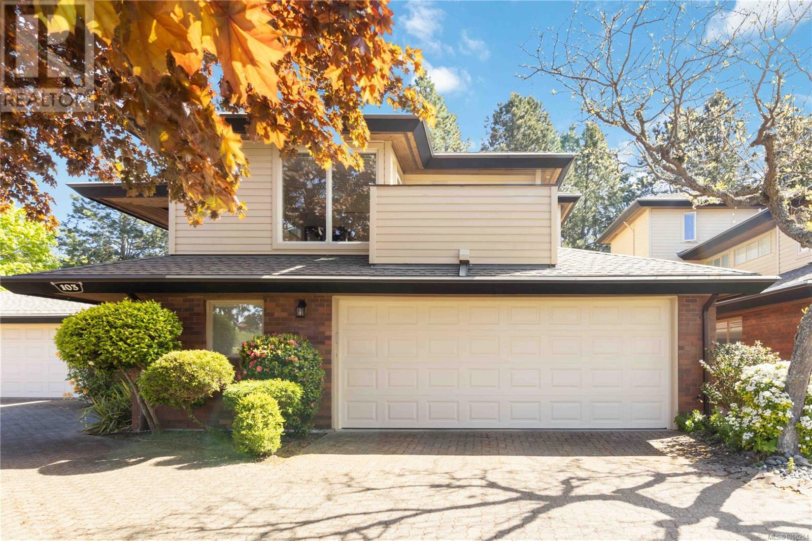 2345 Cedar Hill Cross Rd Unit 103 Rd, Oak Bay, BC V8P 5M8