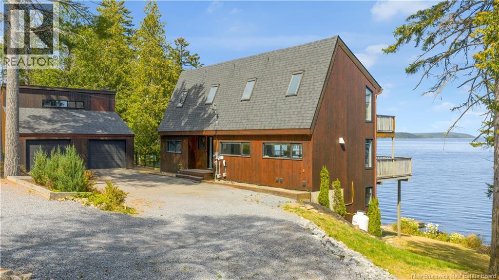 91 Woodside Dr, Saint John, NB E2M 6L9