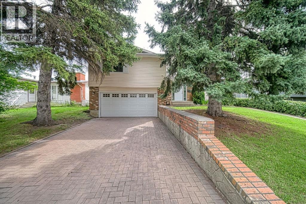 11147 Southdale Rd SW, Calgary, AB T2W 0X5