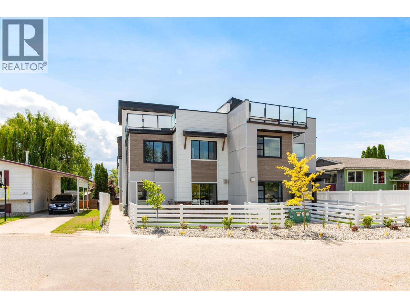 857 Kinnear Ct, Kelowna, BC V1Y 8A9