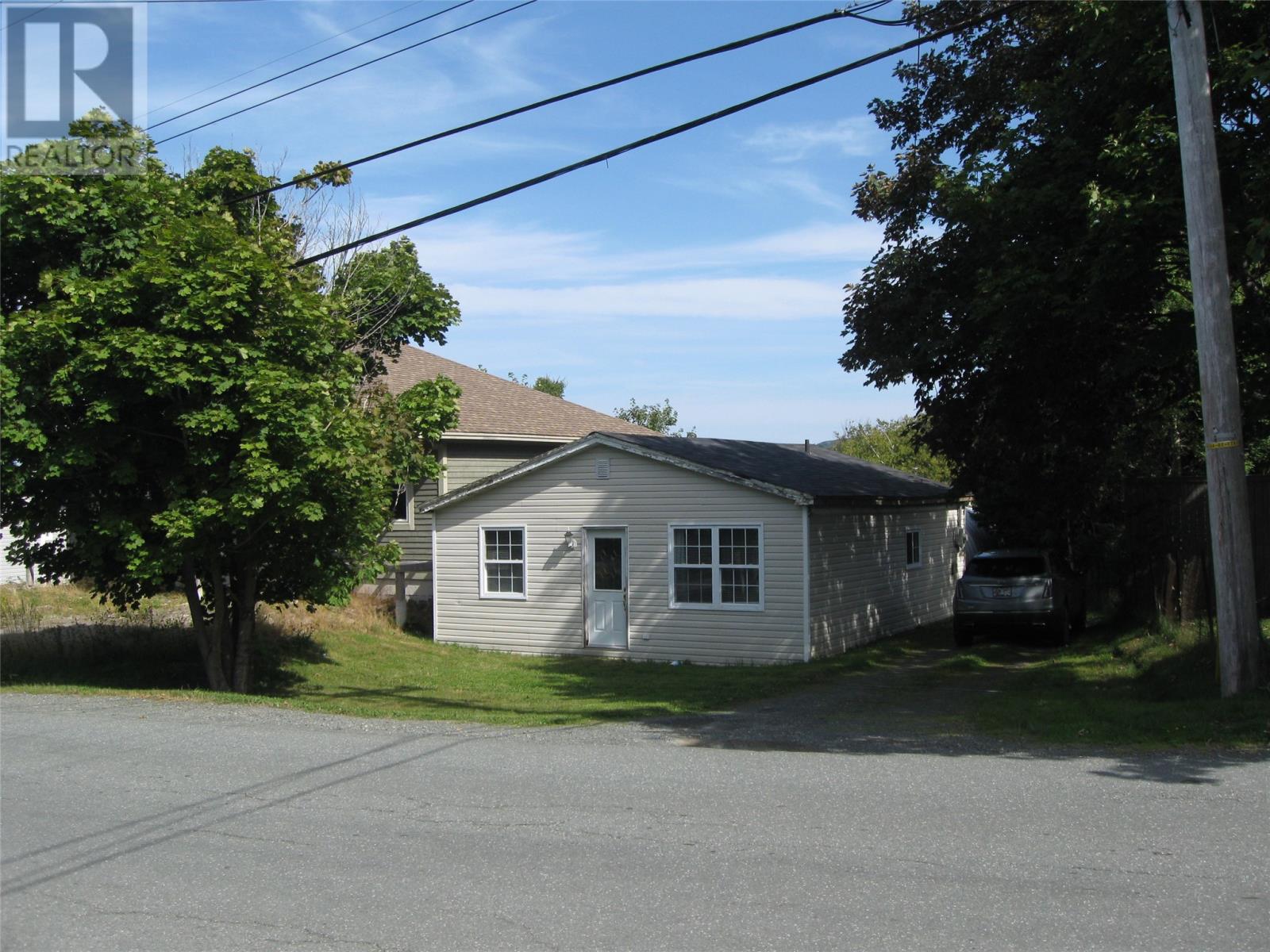28 Chamberlains Rd, Conception Bay South, NL A1W 5E9