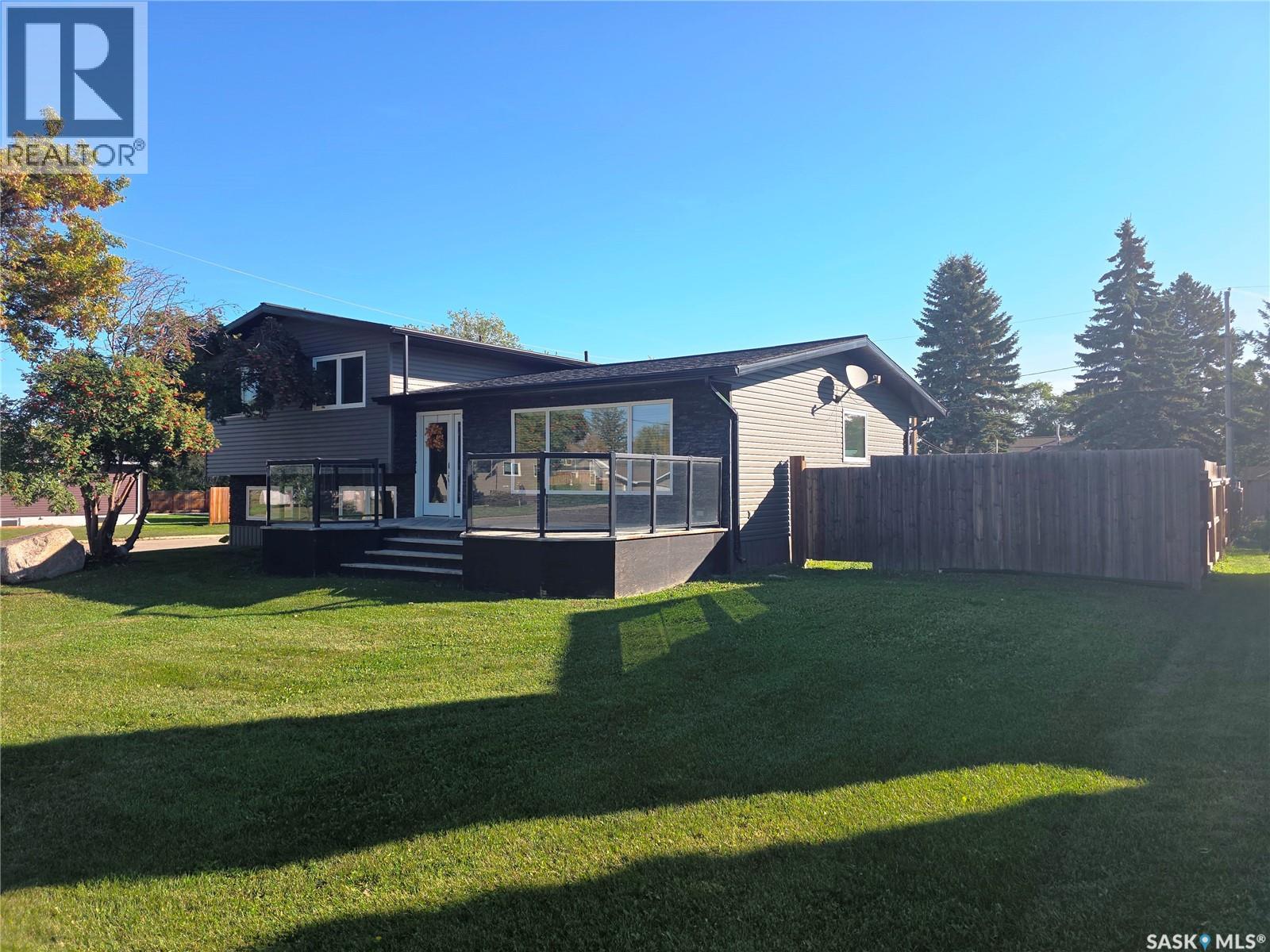 302 8 Street East, Wynyard, SK S0A 4T0